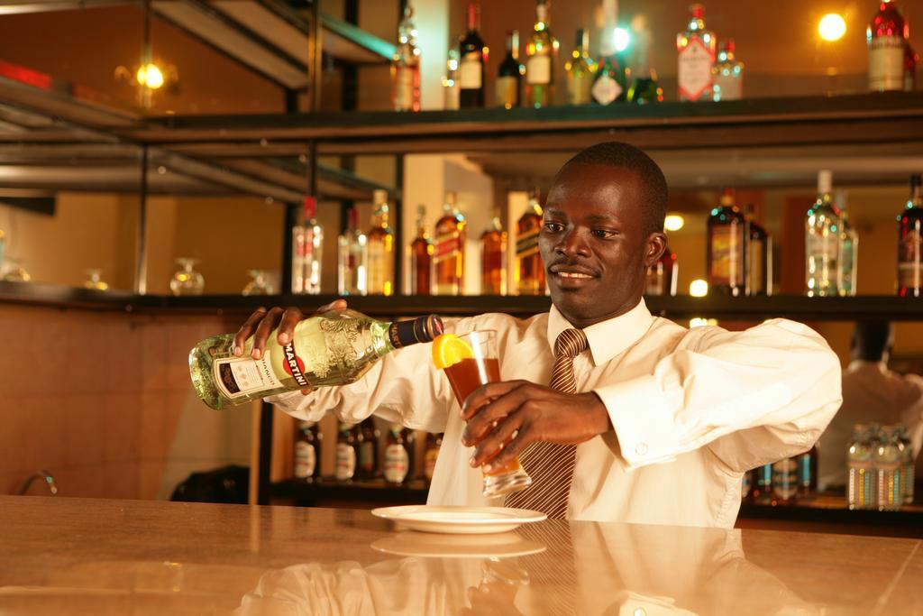 Hotel Triangle Kampala Eksteriør billede