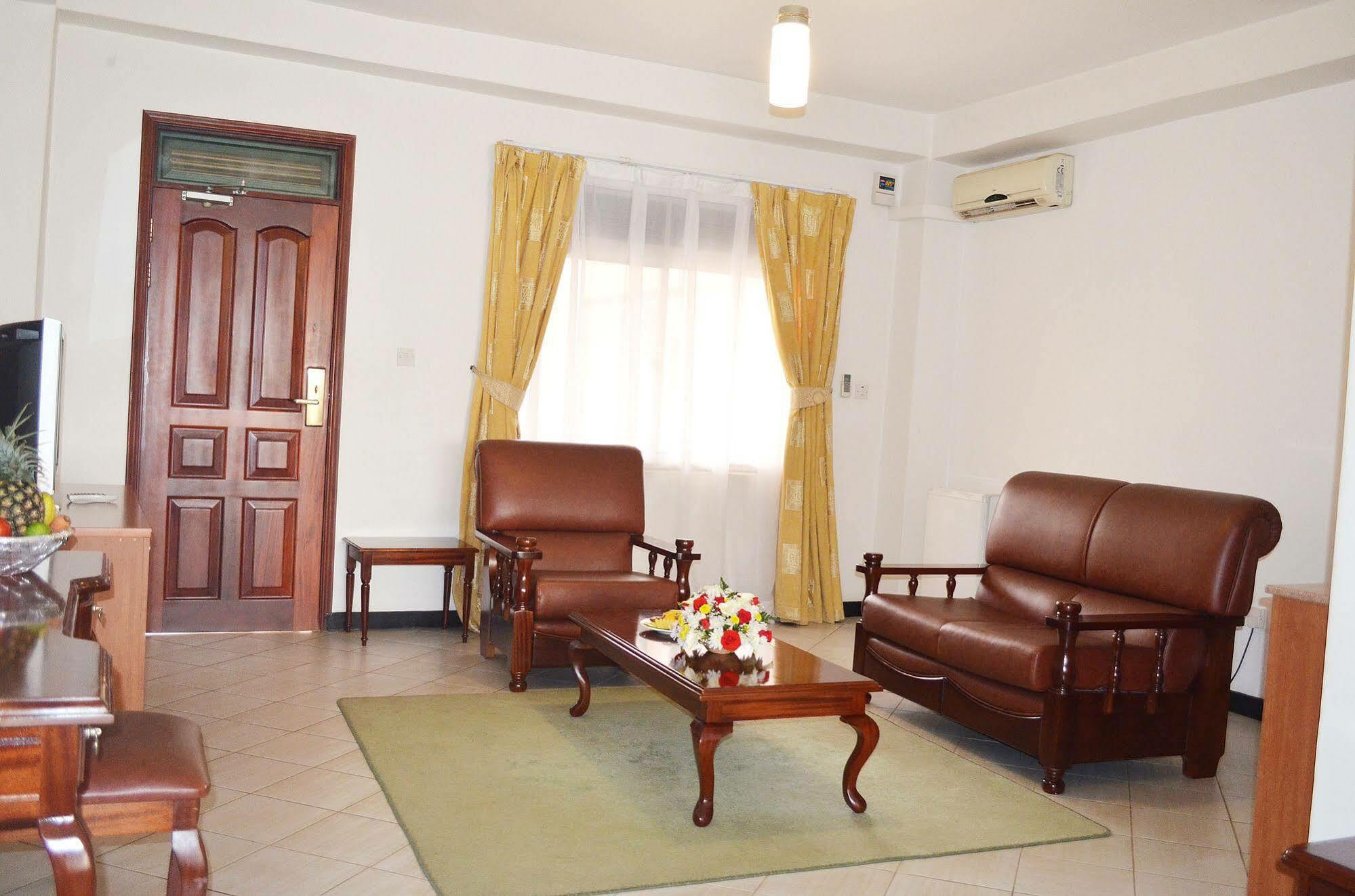 Hotel Triangle Kampala Eksteriør billede