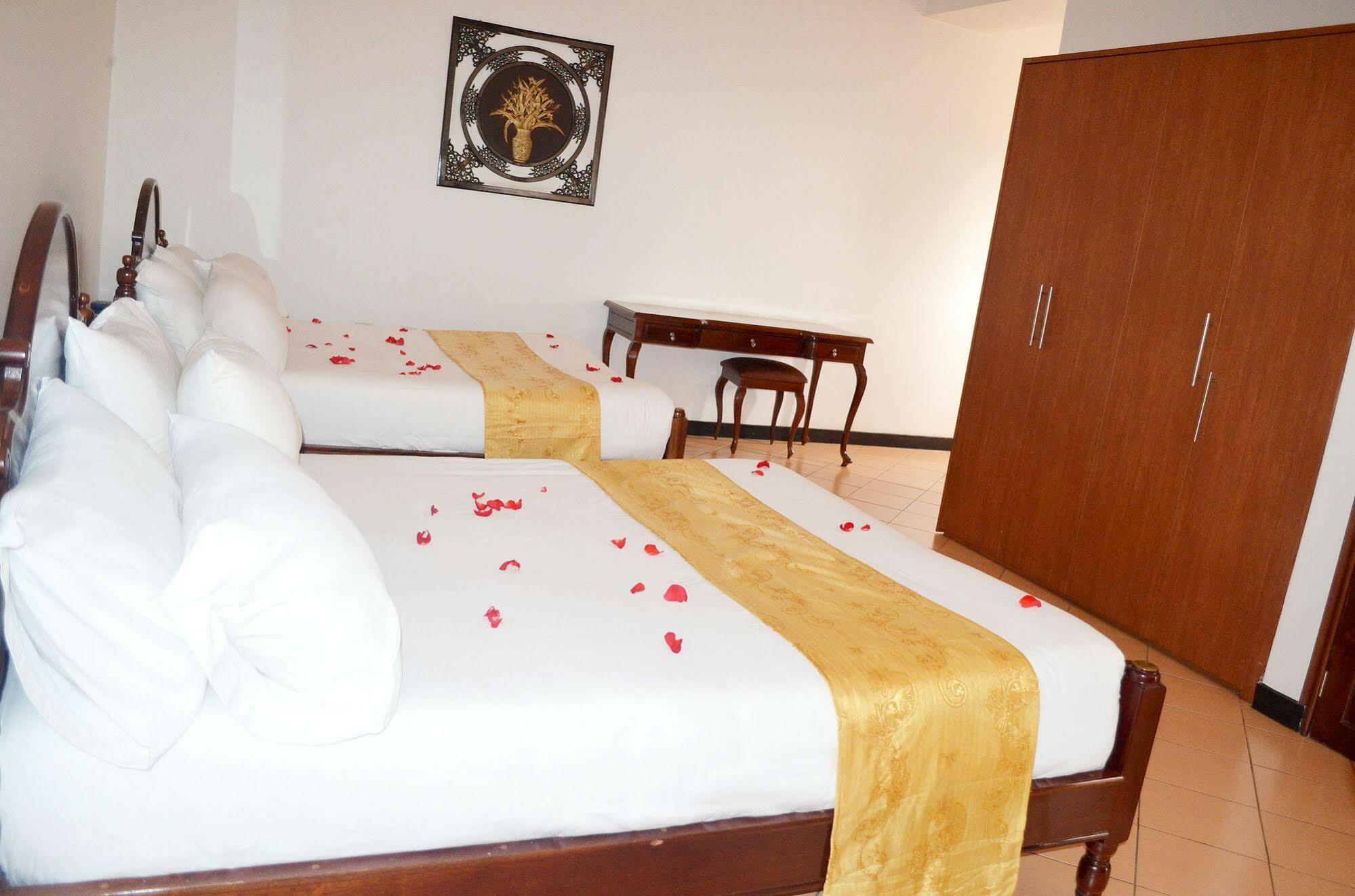Hotel Triangle Kampala Eksteriør billede