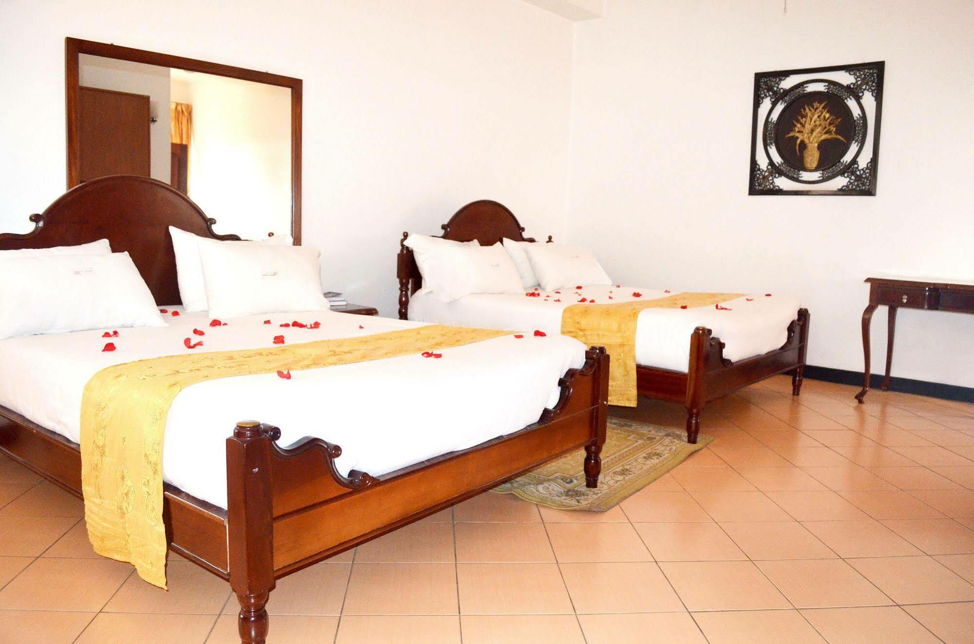 Hotel Triangle Kampala Eksteriør billede