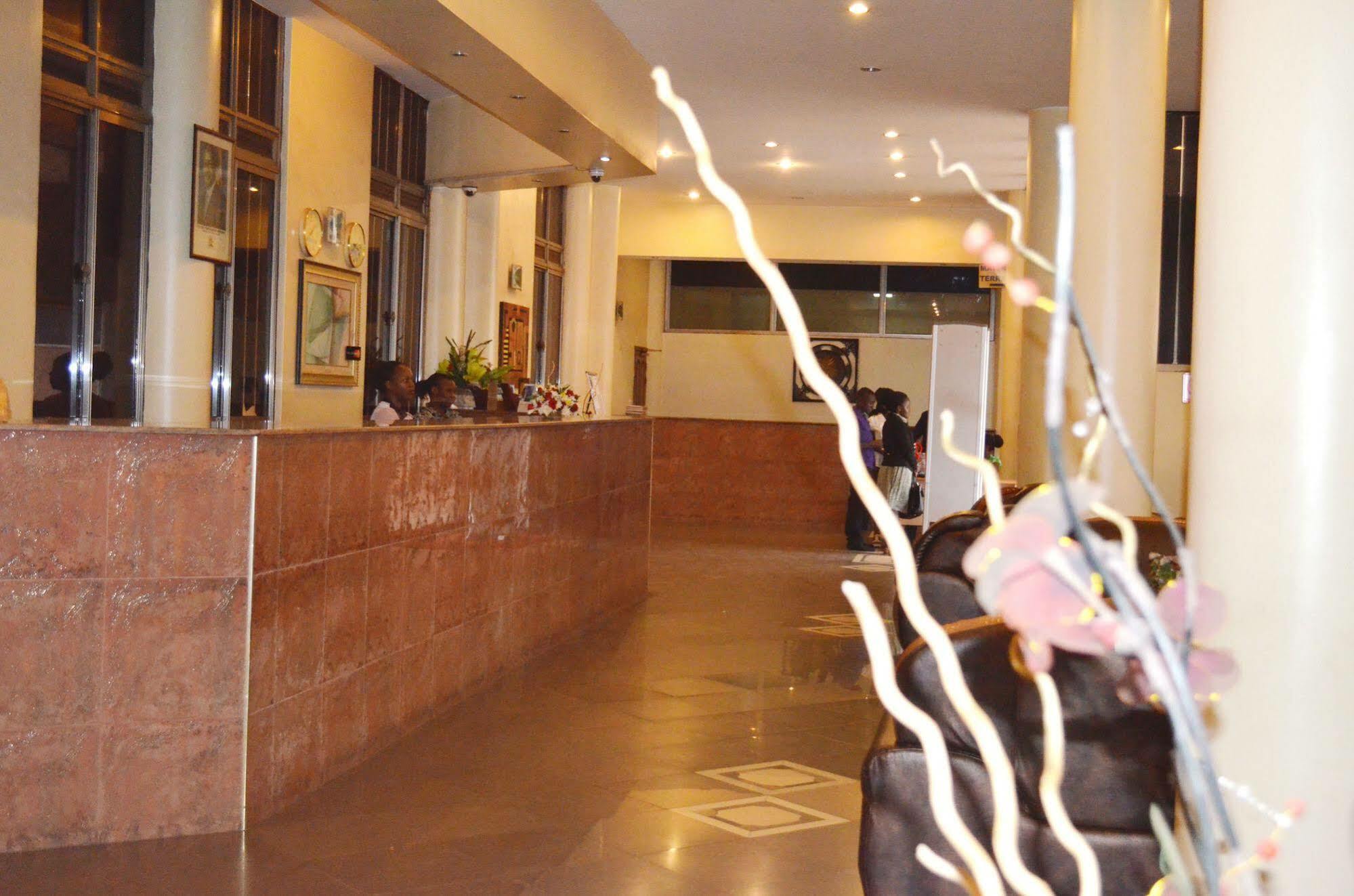 Hotel Triangle Kampala Eksteriør billede