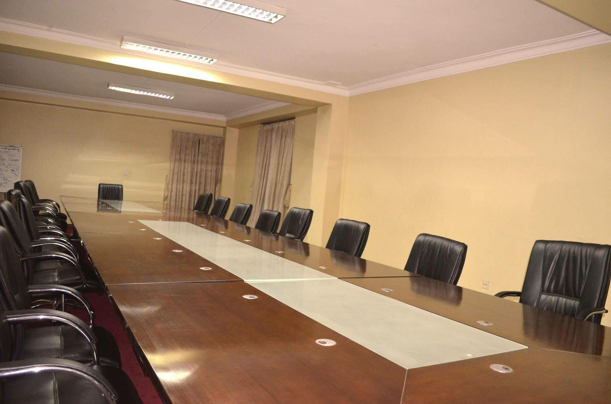 Hotel Triangle Kampala Eksteriør billede