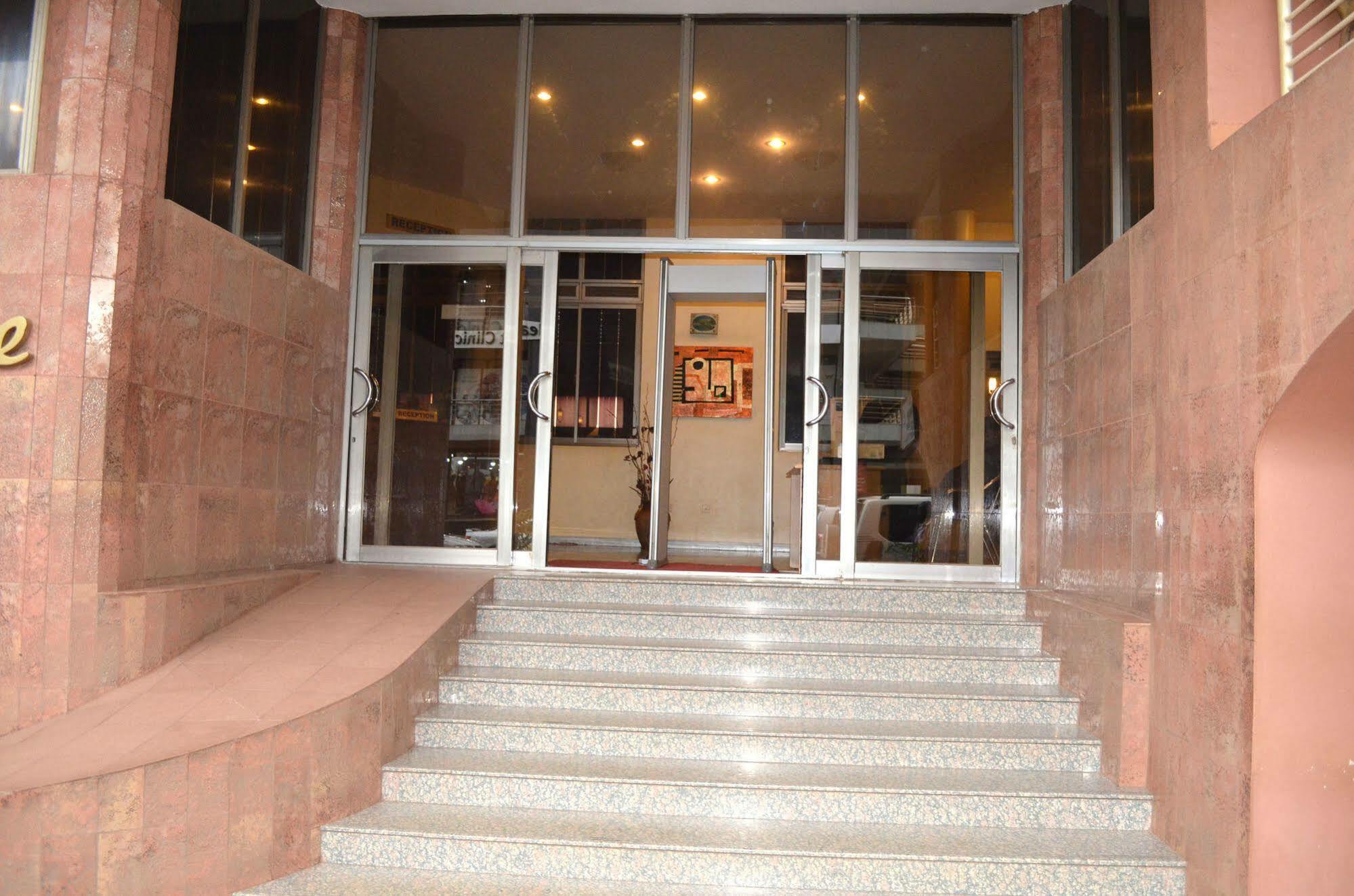 Hotel Triangle Kampala Eksteriør billede